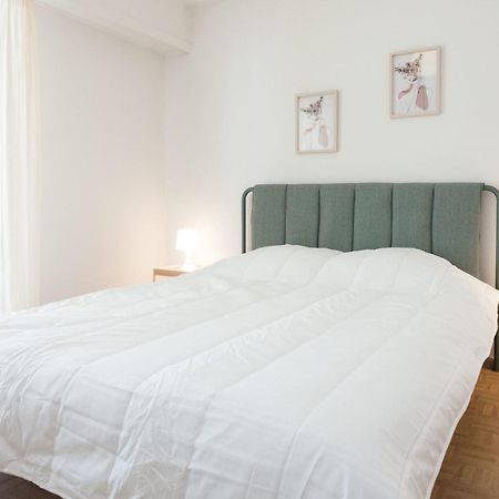 Modern 1 Bd Balcony Apt Near Metro In Kato Patisia Aten Exteriör bild