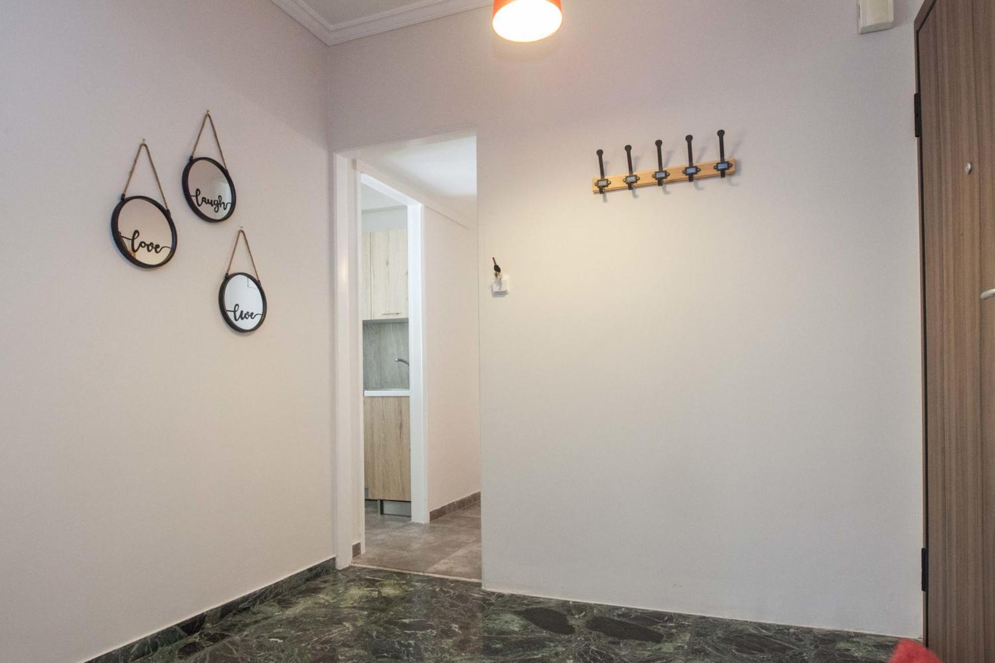Modern 1 Bd Balcony Apt Near Metro In Kato Patisia Aten Exteriör bild